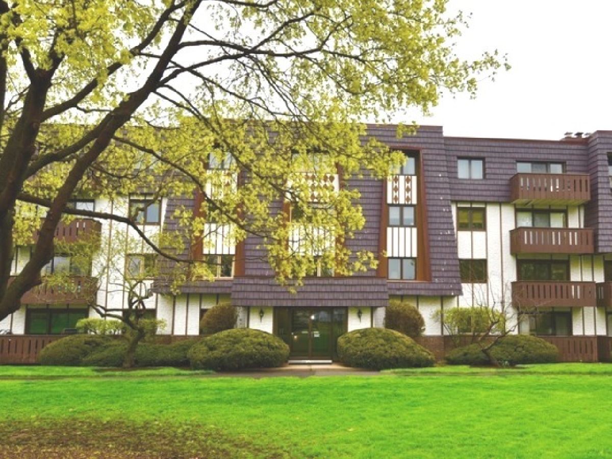 Condominiums Sold Heiden Gardens Lake Bluff Illinois, 13200 Heiden