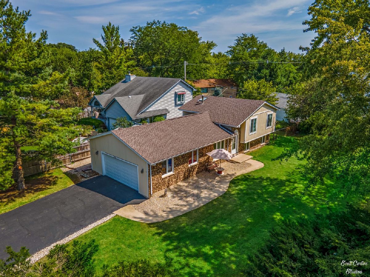Homes Sold Oakwood Hills Cary Illinois, 2516 Crystal Lake