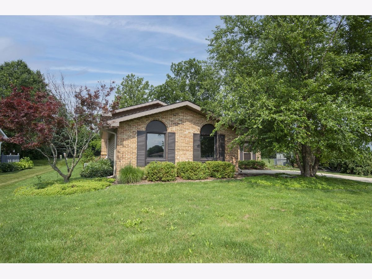 Homes & Townhomes Rented Hobson Creek Naperville Illinois, 7S610 Lynn
