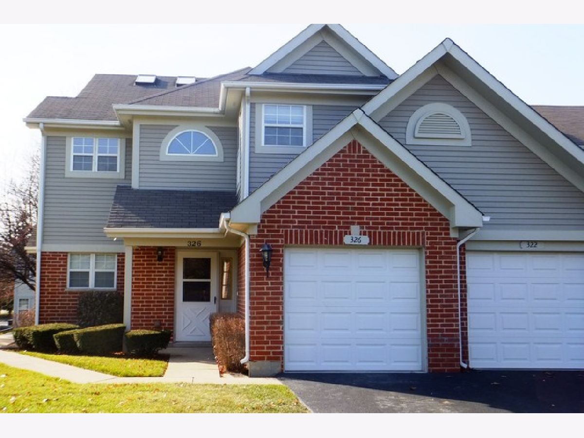 Townhomes & Condos Rented Heatherwood North Schaumburg Illinois, 326 Debbie