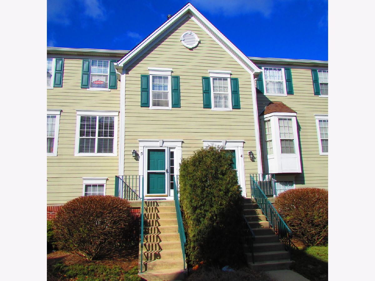 Homes & Townhomes & Condos Rented Orchard Valley Aurora Illinois, 2443 Courtyard
