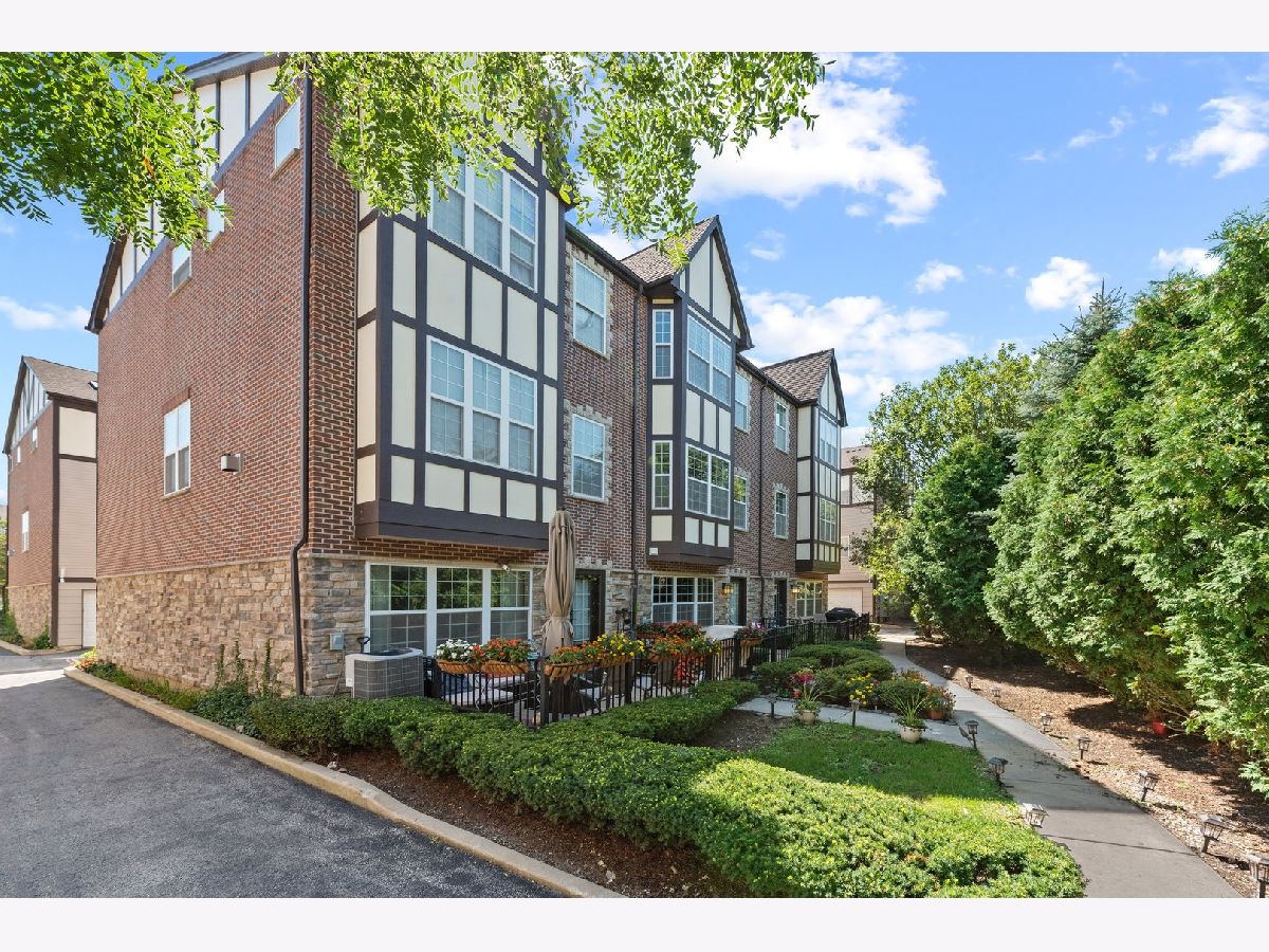 Townhomes Sold Kenilworth Park Villa Park Illinois, 102 Myrtle