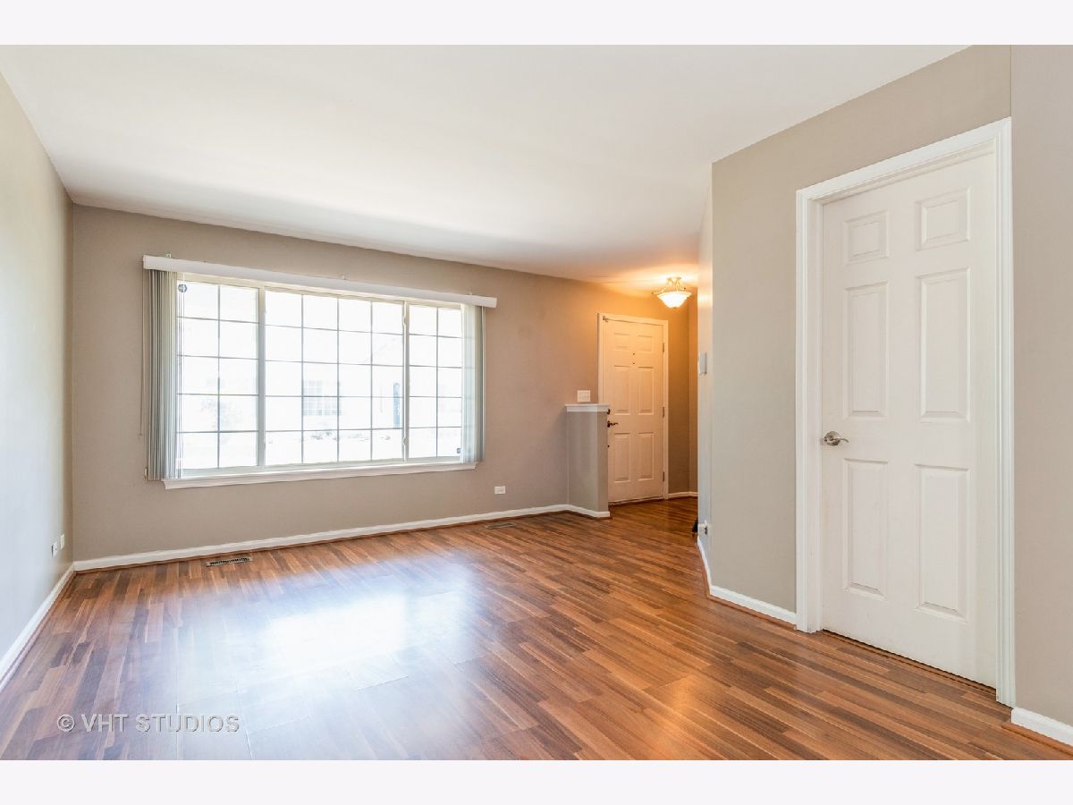 Townhomes Sold Lincoln Station Oswego Illinois, 614 Lincoln Station