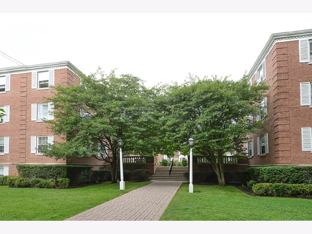 Condominiums Rented Greenwood Inn Evanston Illinois, 1402 Hinman