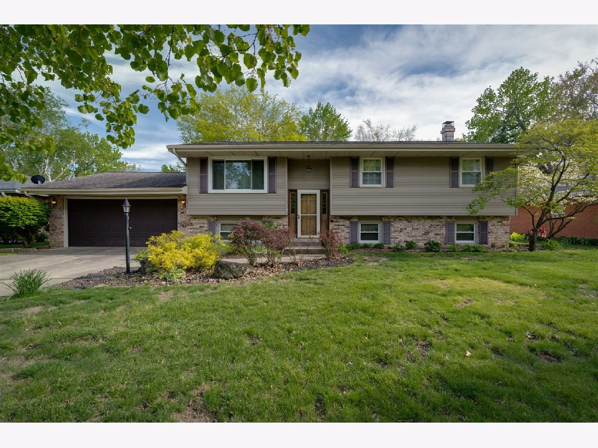 Homes & Condos & Townhomes Sold Williamsburg Bloomington Illinois, 2615 Hall