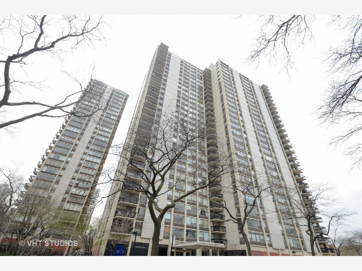 Condominiums Rented Cummings House Chicago Illinois, 1360 Sandburg