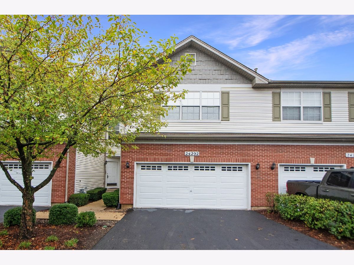 Townhomes & Condos Sold Walnut Creek Plainfield Illinois, 24204 Walnut