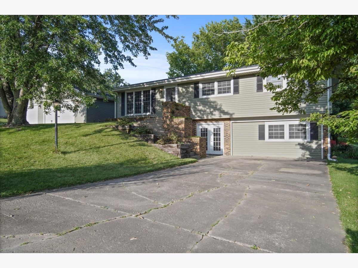 Homes Sold Apollo Acres Bloomington Illinois, 14529 Lunar