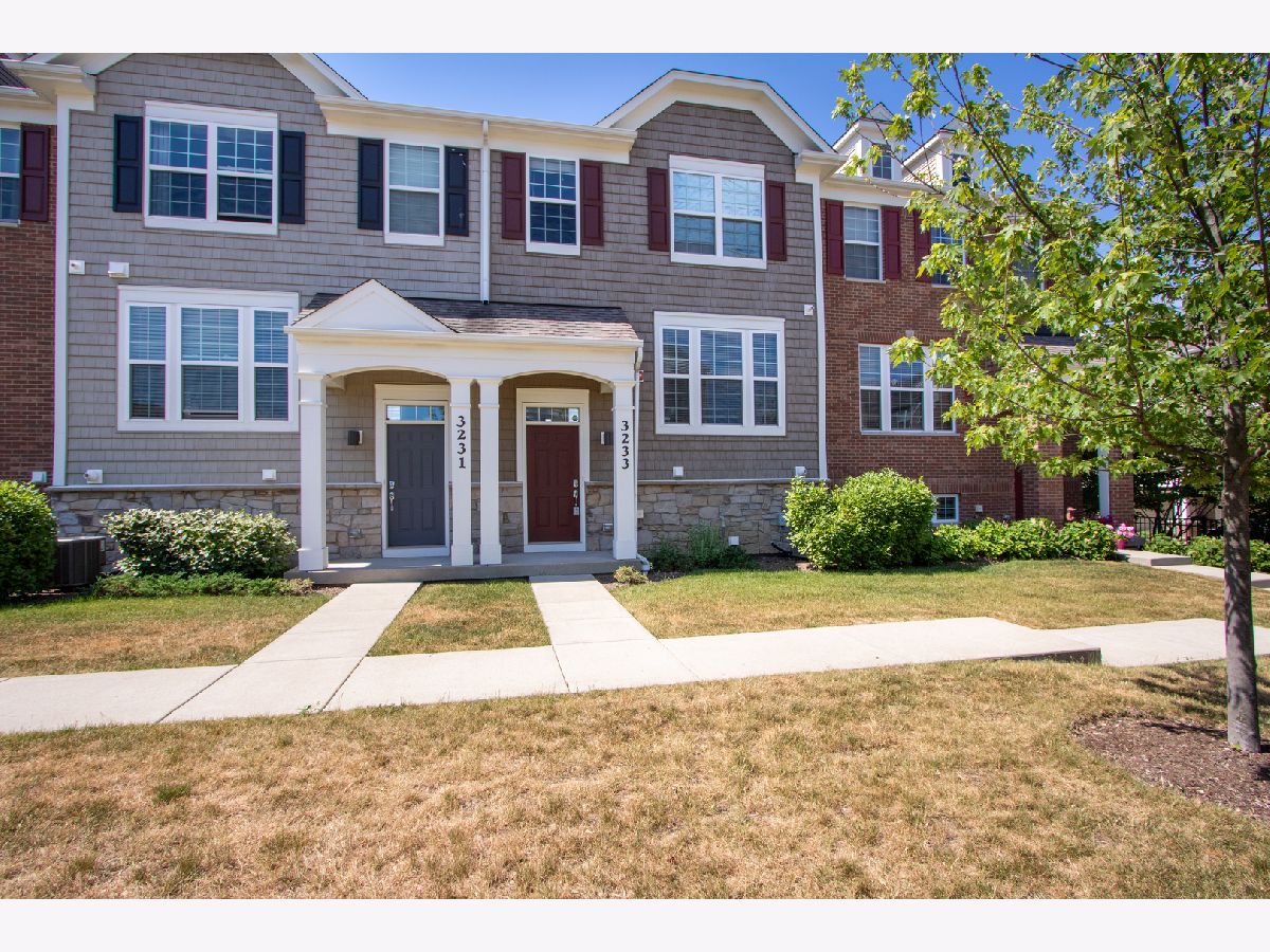 Townhomes & Homes Rented Regency At The Glen Glenview Illinois, 3233 Coral