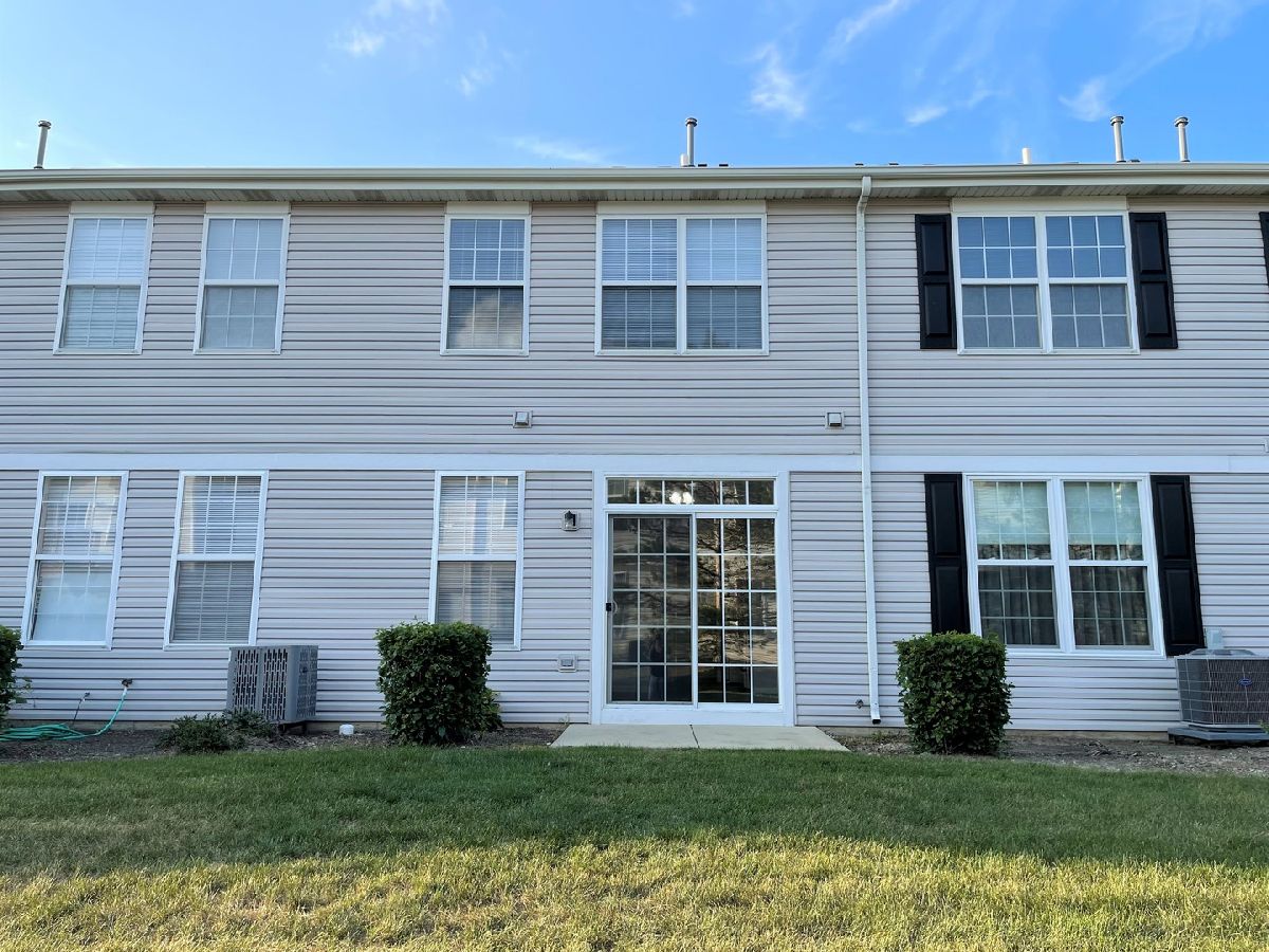 Townhomes Rented Fairfield Lakes Round Lake Illinois, 1265 Oriole