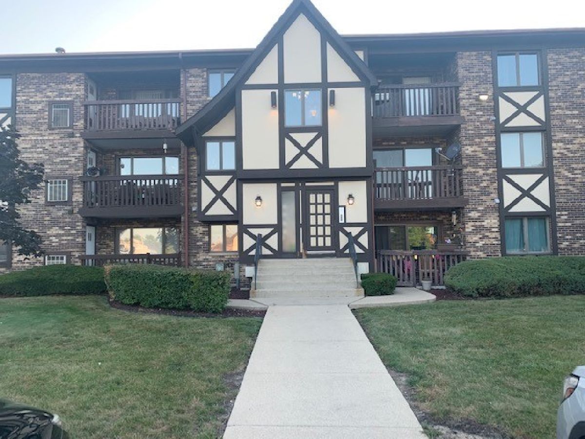 Condominiums Sold Regal South Crestwood Illinois, 13751 Lamon