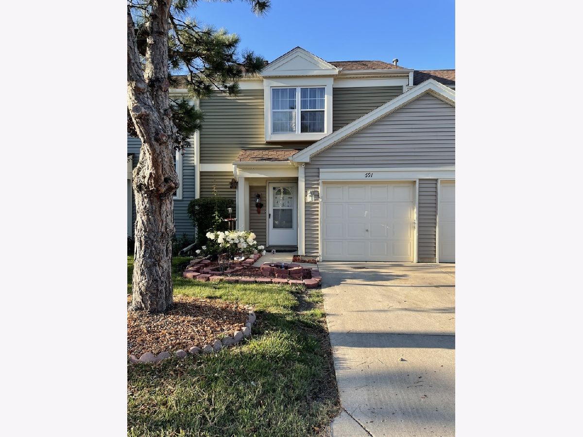 Townhomes Sold Laurel Crossing Hanover Park Illinois, 691 Fairhaven