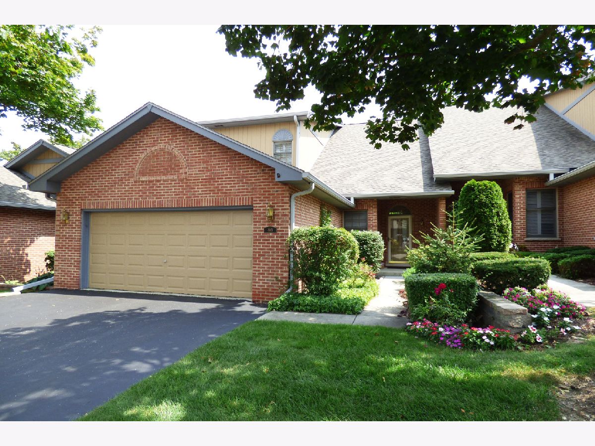 Townhomes Sold On The Park Bloomingdale Illinois, 203 Jason