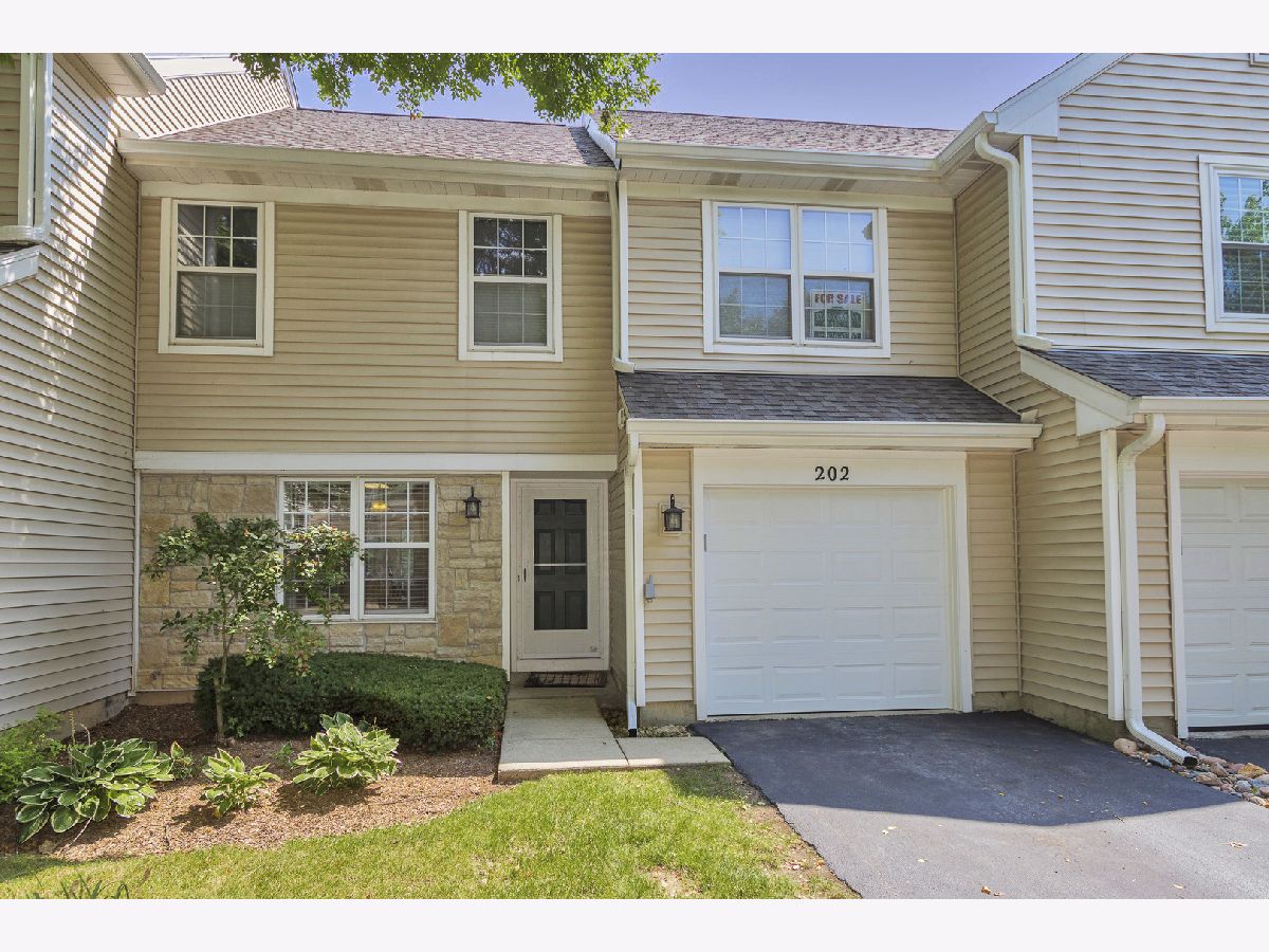 Townhomes Sold Library Hill Wauconda Illinois, 202 Parkview