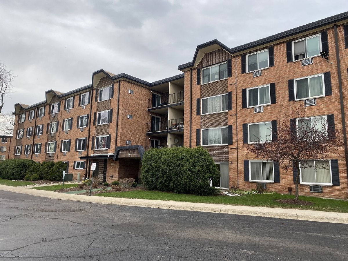 Condominiums Rented Mallard Cove Arlington Heights Illinois, 1106 New Wilke