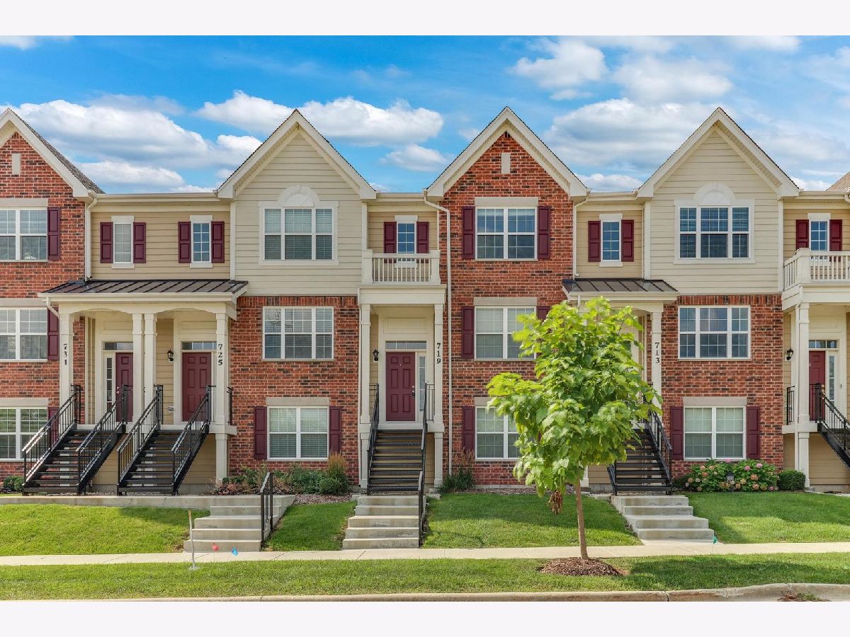 Townhomes Rented Lake Ridge Townhomes Mundelein Illinois, 719 Hickory