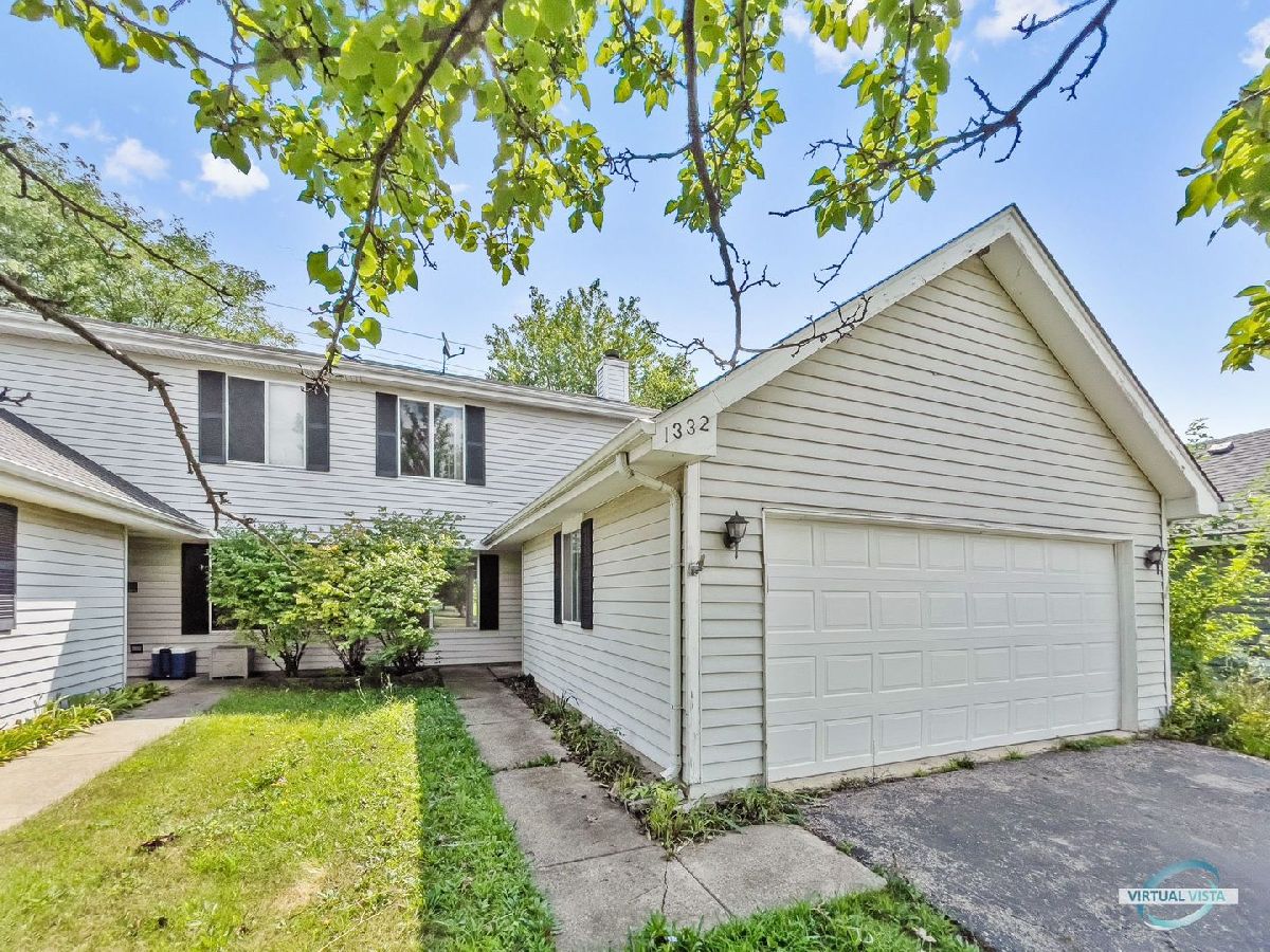 Townhomes Sold Eagle Trace Aurora Illinois, 1332 Andover