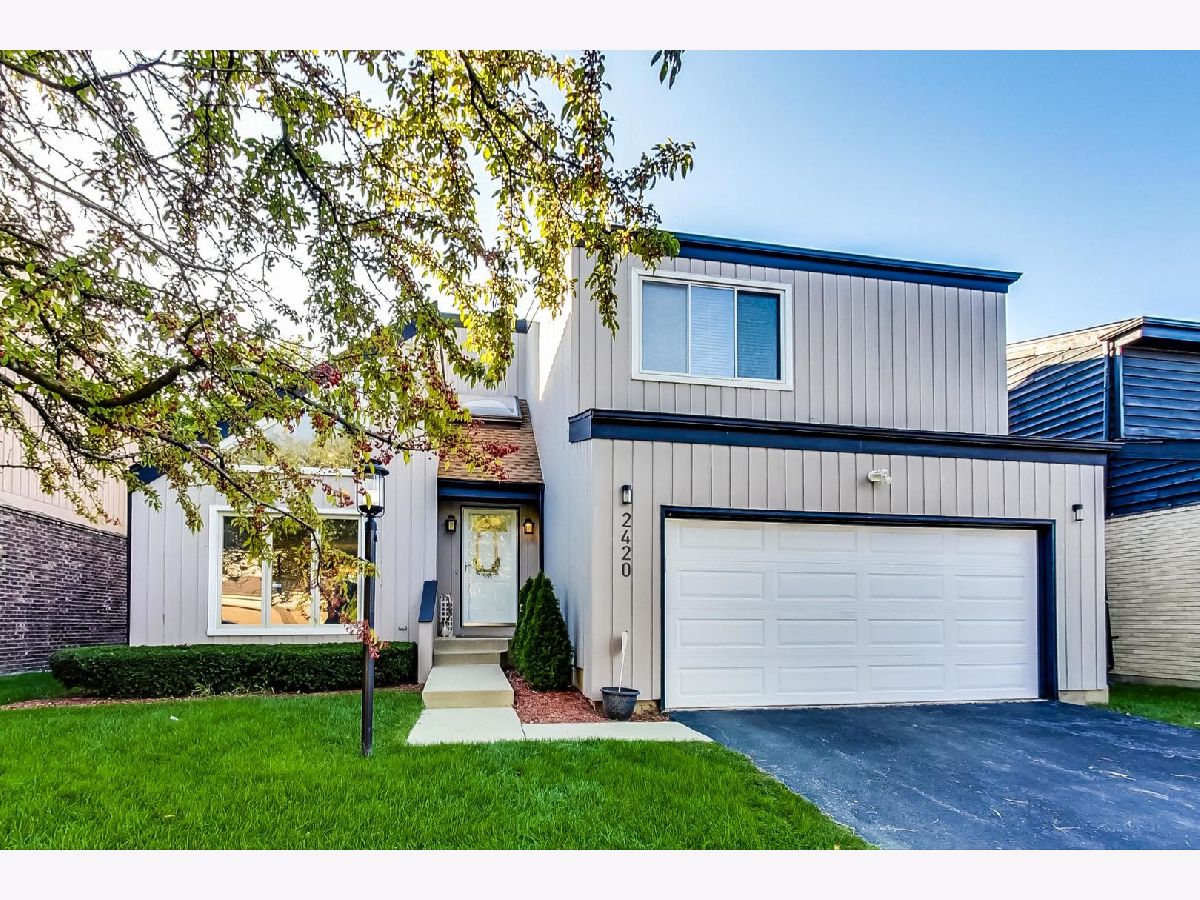 Homes & Condos & Townhomes Sold Cobblewood Northbrook Illinois, 2420 Cobblewood