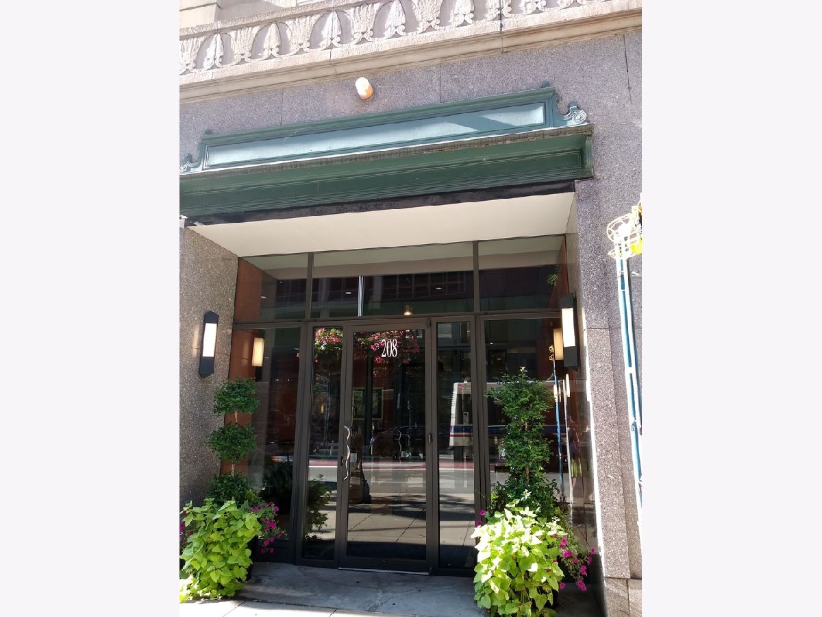 Condominiums Rented City Center Club Chicago Illinois, 208 Washington