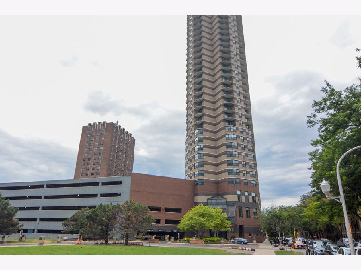 Condominiums Rented The New York Chicago Illinois, 3660 Lake Shore