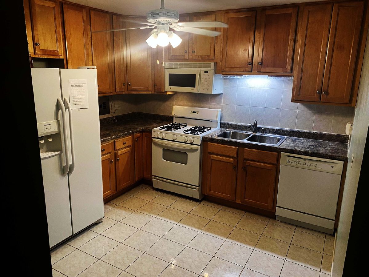 Condominiums Rented Dover Pointe Des Plaines Illinois, 165 Dover