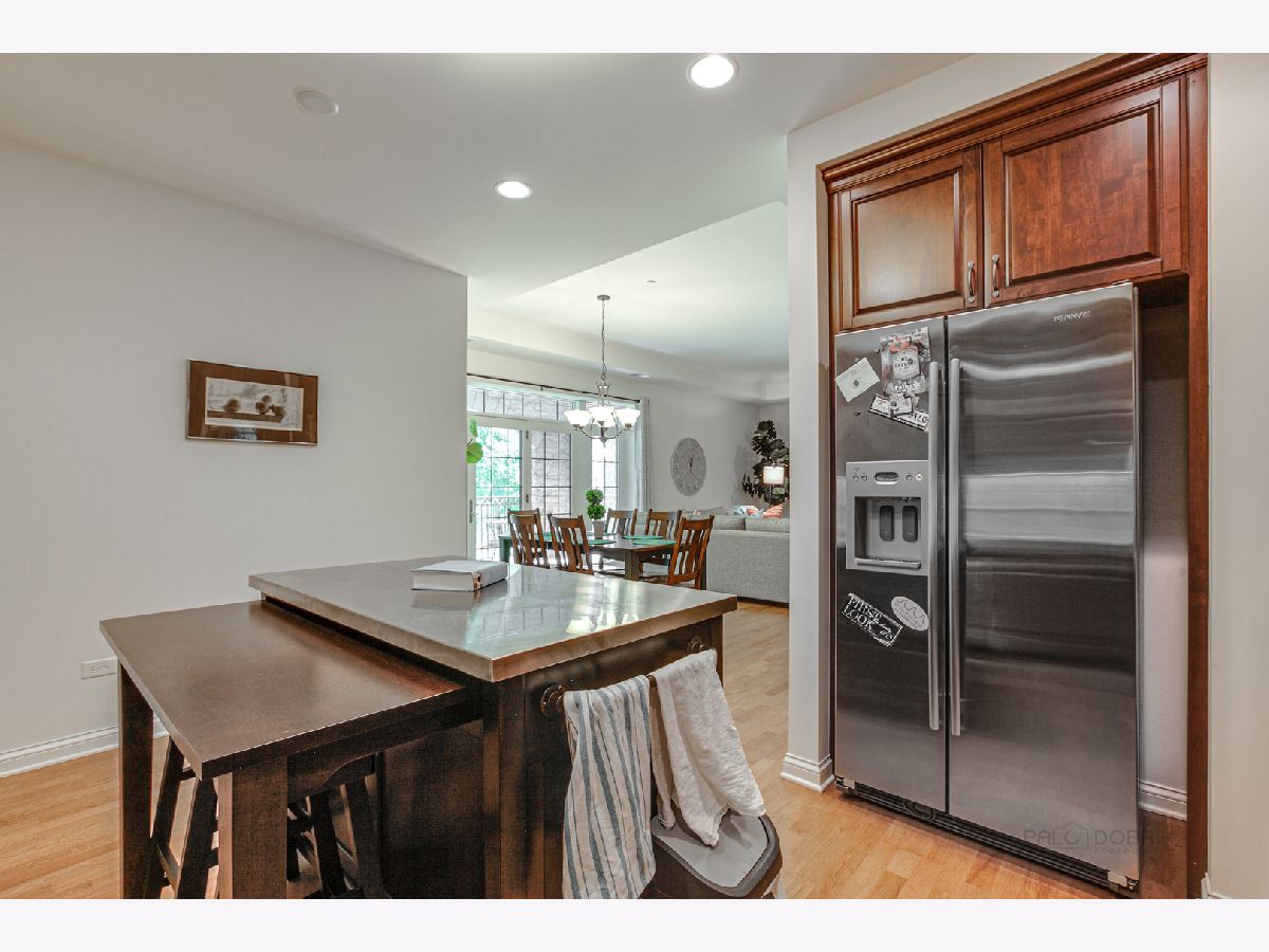Condominiums Rented Amberley Woods Lake Forest Illinois, 1800 Amberley