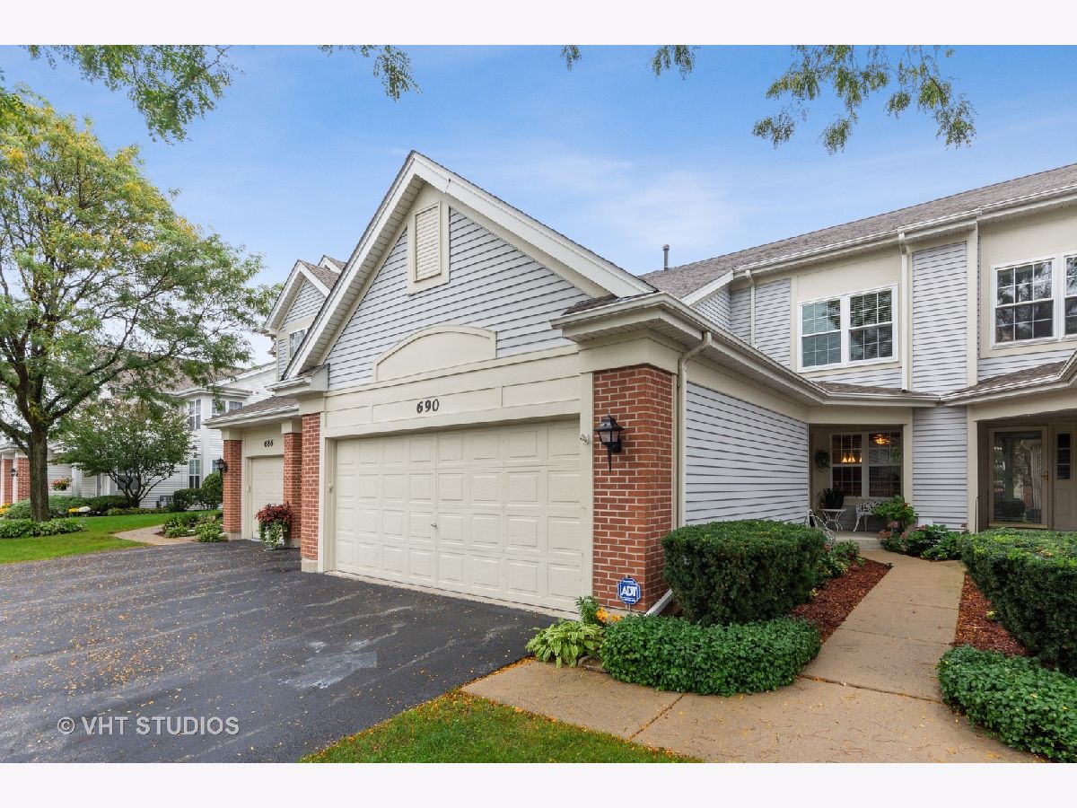 Townhomes Sold Country Club Villas At Rob Roy Prospect Heights Illinois, 690 Mulberry