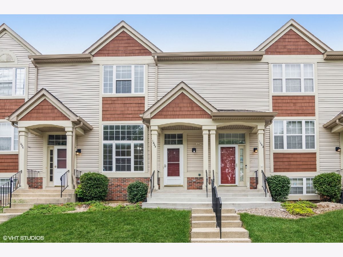 Townhomes Sold Appletree West Chicago Illinois, 1644 Apple Tree