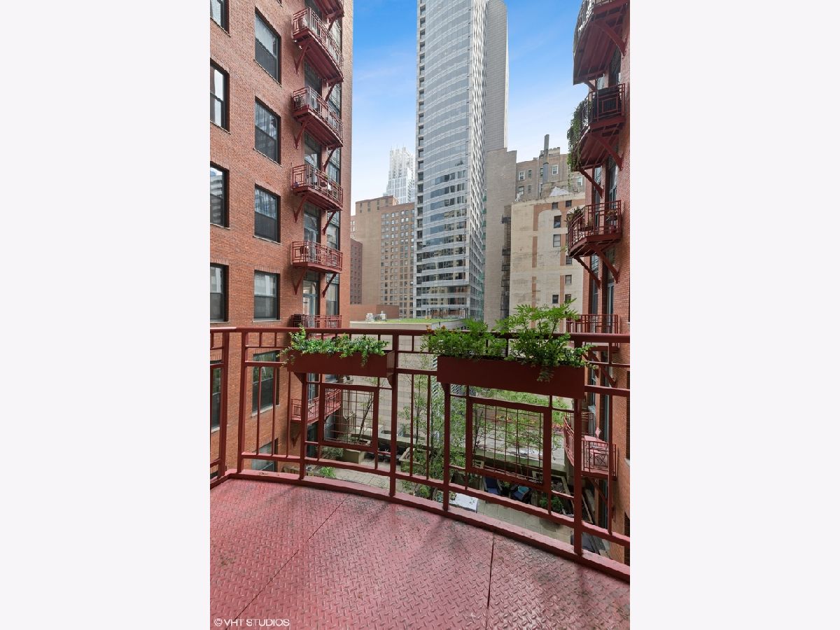 Condominiums Sold City Center Club Chicago Illinois, 208 Washington