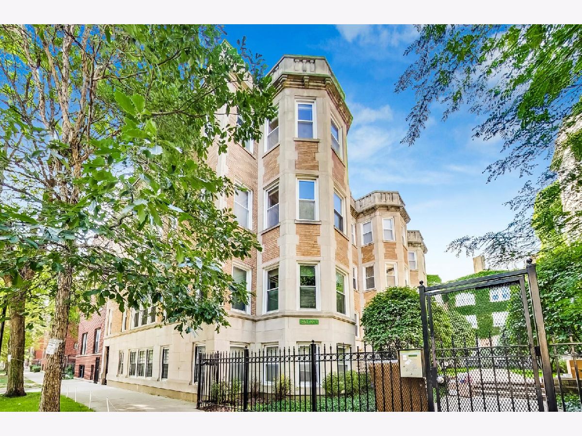 Condominiums Rented Wrigley View Village Chicago Illinois, 863 Cornelia