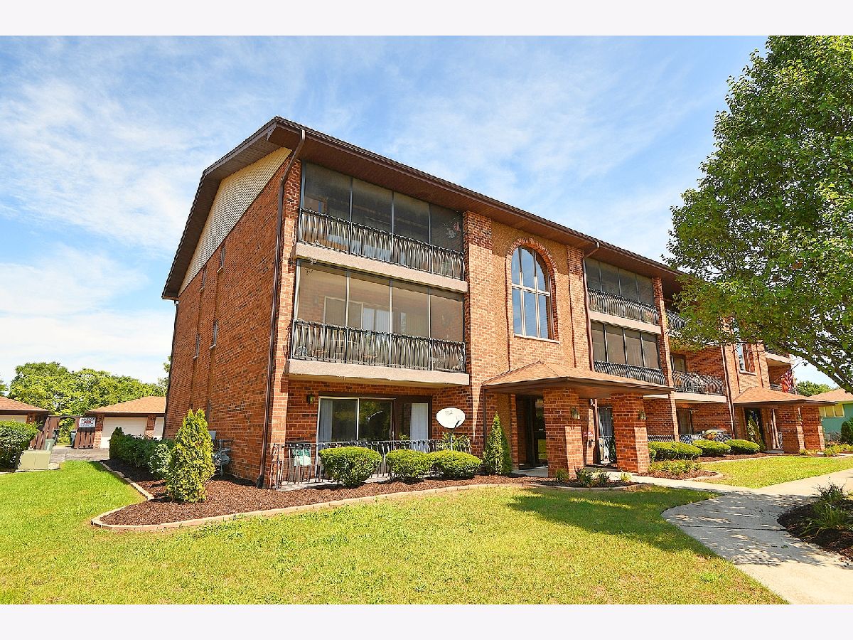 Condominiums Sold Heritage Creek Palos Hills Illinois, 8210 Cobblestone