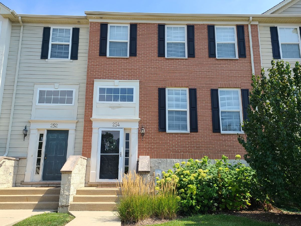 Homes & Townhomes & Condos Rented Shadow Hill Elgin Illinois, 254 Cassidy