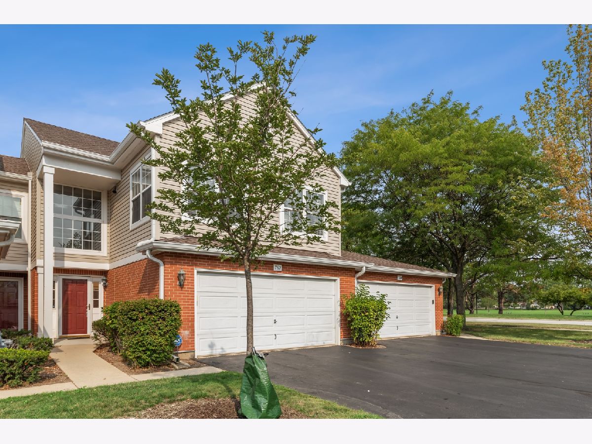 Townhomes & Homes Sold Roseglen Buffalo Grove Illinois, 762 Old Checker