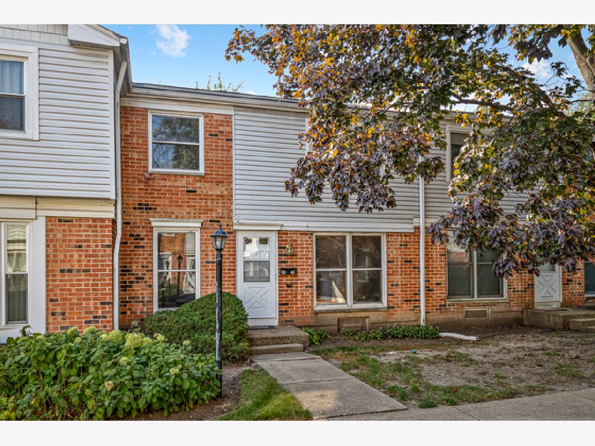 Townhomes & Condos Rented The Oaks Streamwood Illinois, 4023 Oxford
