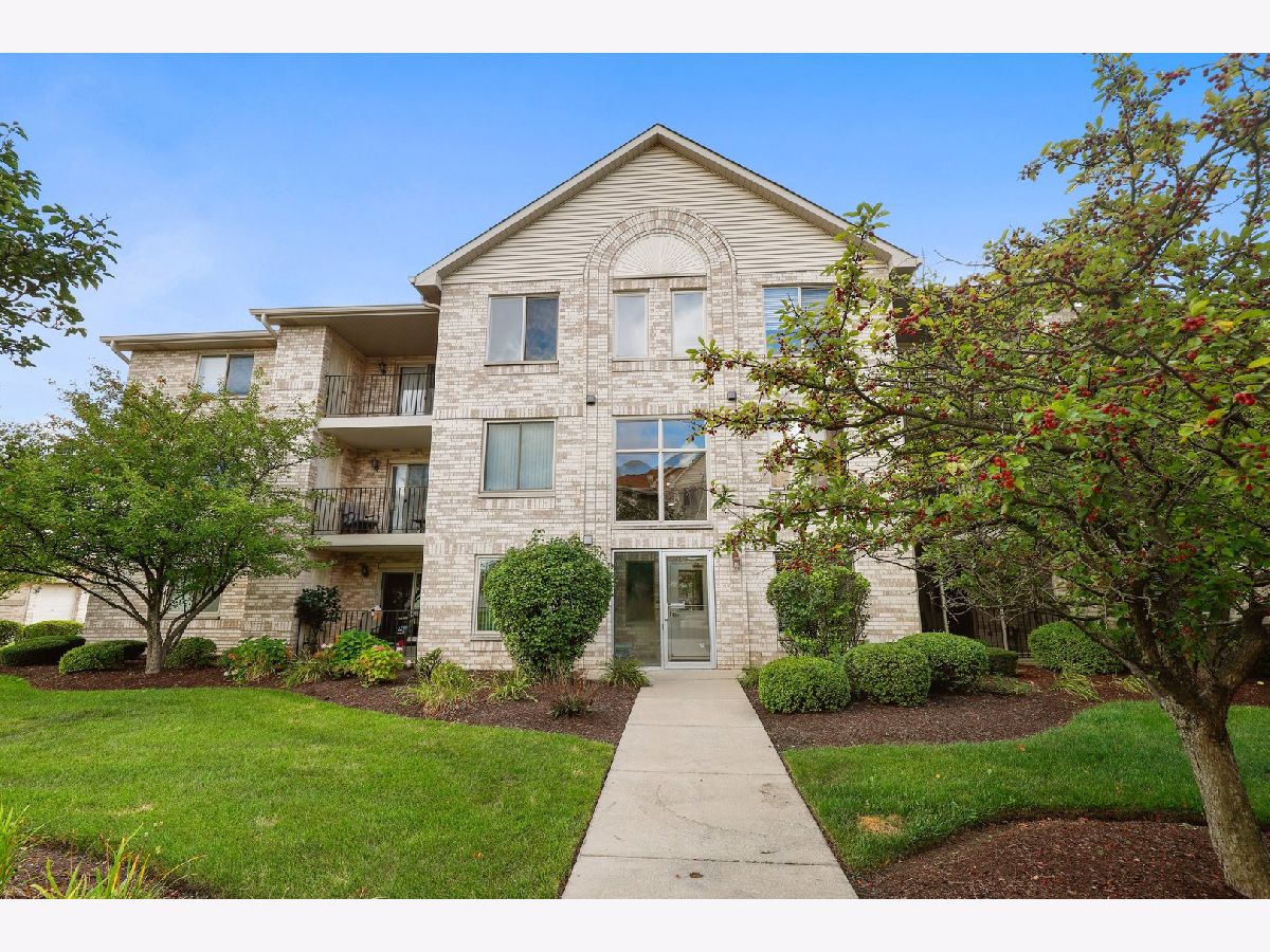 Condominiums Sold Sunchase Pointe Oak Forest Illinois, 6825 Forestview