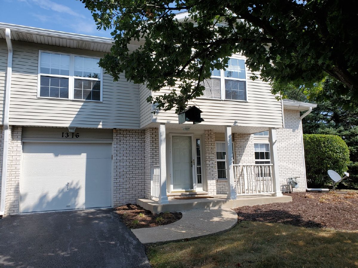 Townhomes Rented Riverbrook Naperville Illinois, 1316 Sugar