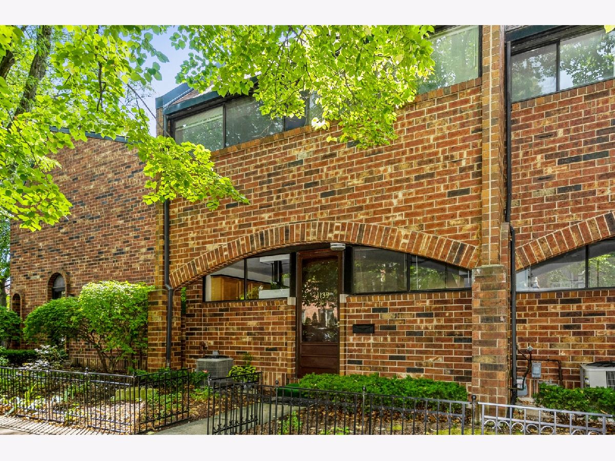 Townhomes Sold Garden Courts Chicago Illinois, 1139 Polk