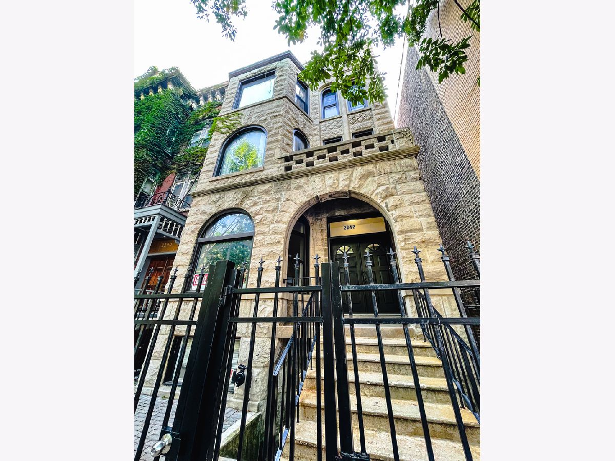 Townhomes & Condos & Homes Rented Sheffields Chicago Illinois, 2242 Halsted