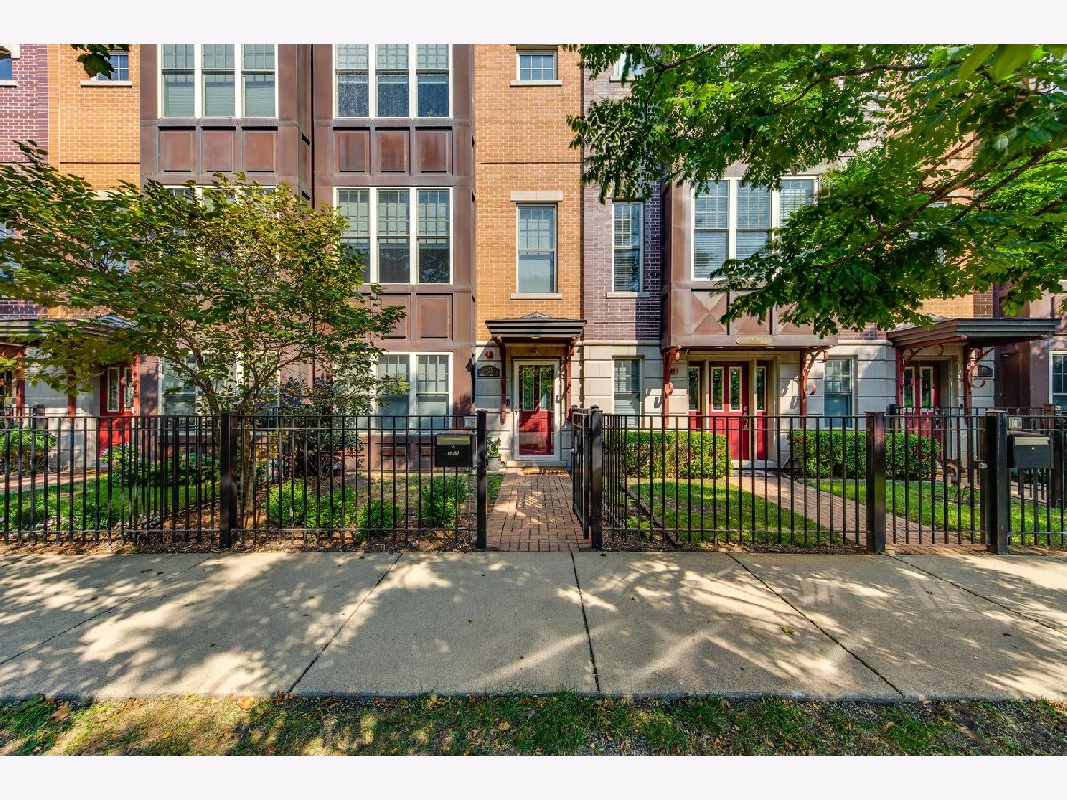 Townhomes Sold Cornelia Court Chicago Illinois, 3455 Whipple