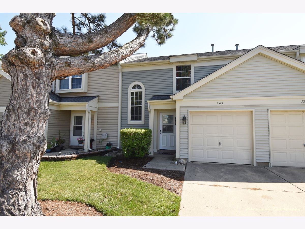 Townhomes Sold Laurel Crossing Hanover Park Illinois, 7571 Waterford