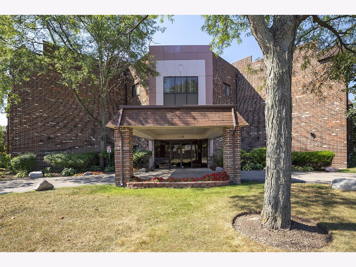 Condominiums Sold Glencove Estates Glenview Illinois, 1104 Castilian