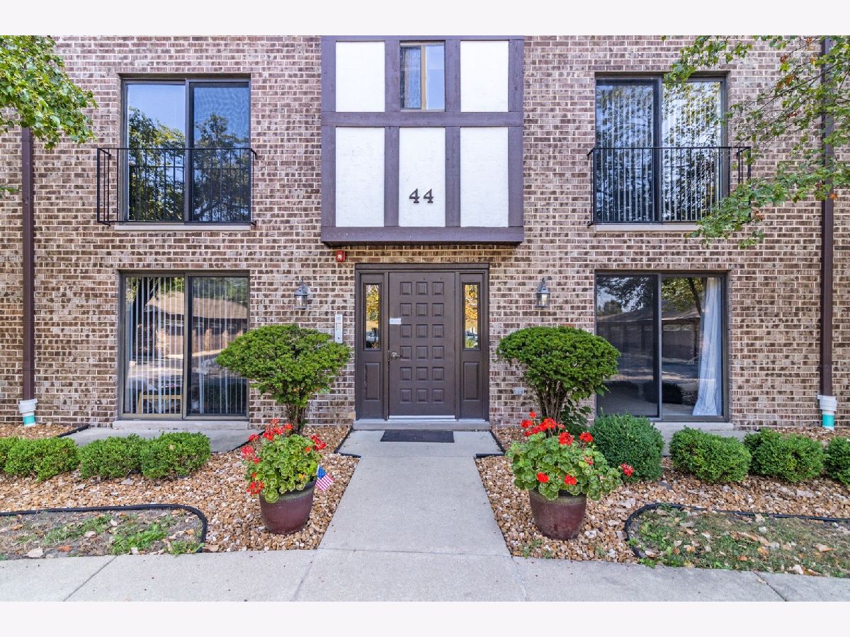 Condominiums Sold Harbor Cove Naperville Illinois, 44 Harbor