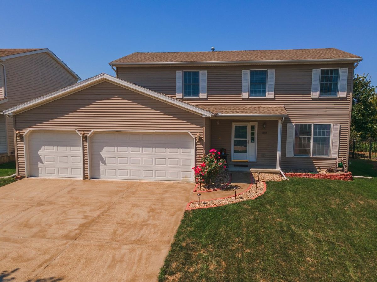Homes & Condos & Townhomes Sold Gaelic Place Bloomington Illinois, 1501 Cashel