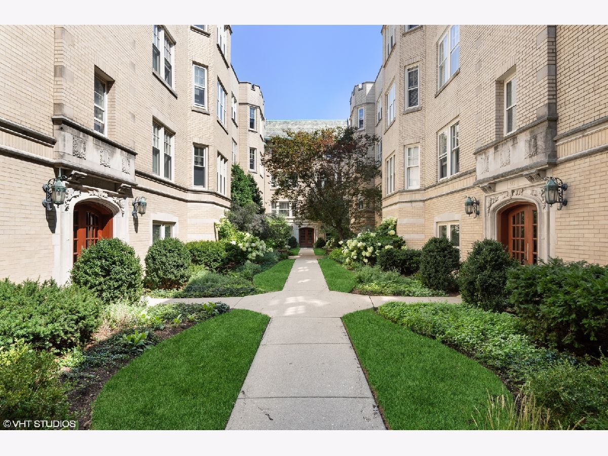 Condominiums Sold Forest Court Evanston Illinois, 819 Forest