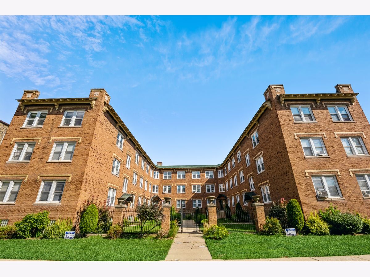 Condos & Townhomes & Homes Sold Portage Park Condos Chicago Illinois, 4822 Hutchinson