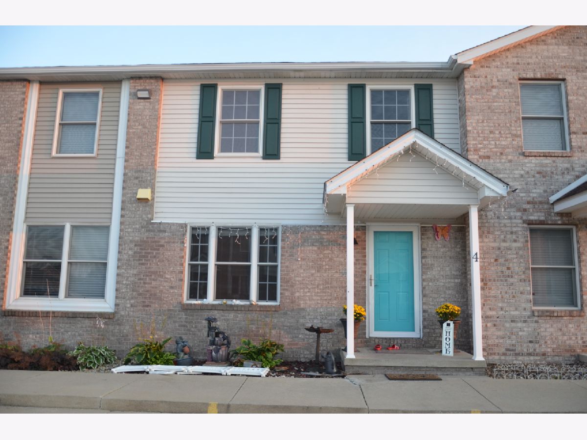Homes & Condos & Townhomes Sold Mcgraw Park Bloomington Illinois, 1102 Lockenvitz