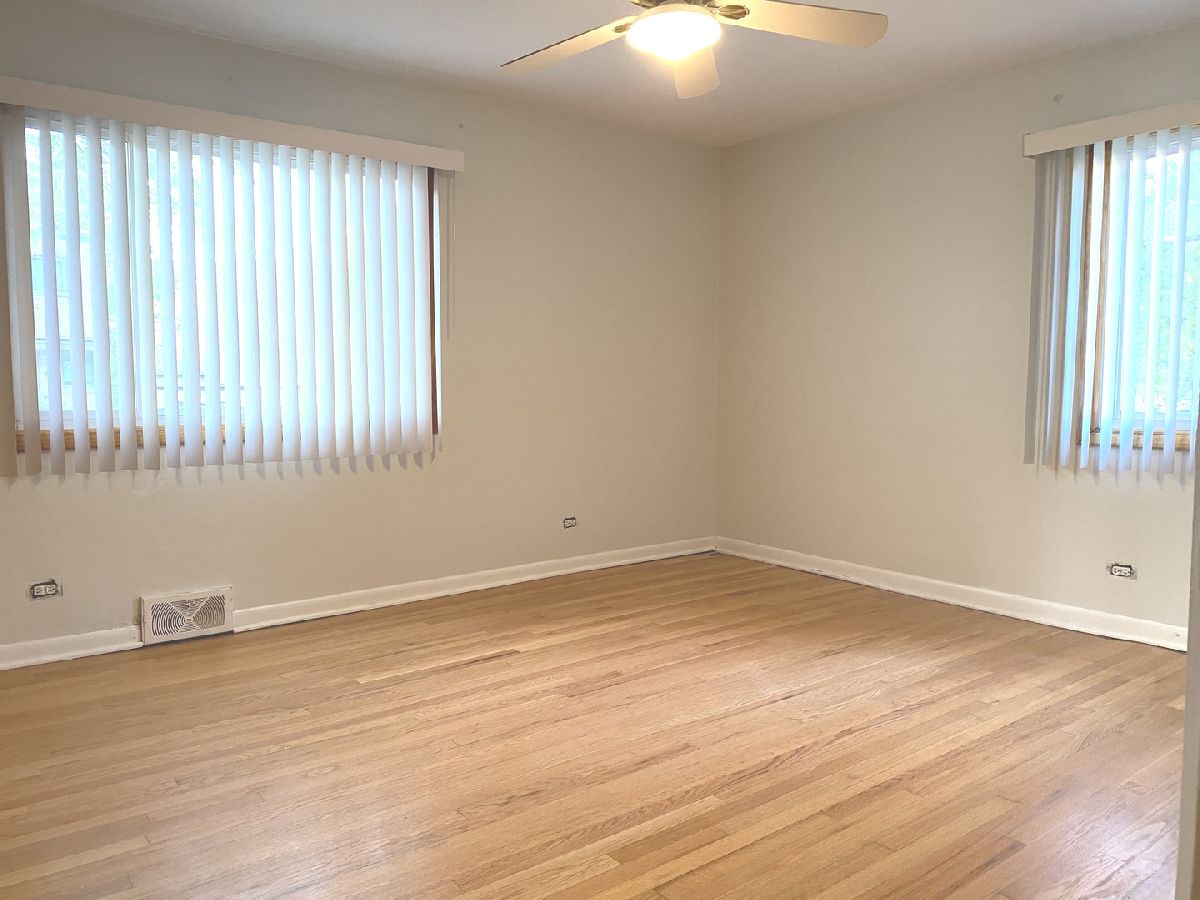 Homes & Condos & Townhomes Rented Budlong Woods Chicago Illinois, 2935 Berwyn