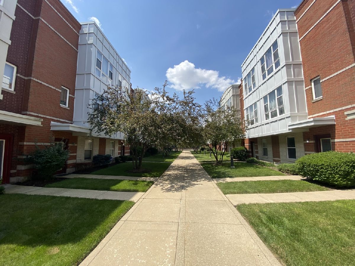 Townhomes & Condos Sold Kilbourn Court Chicago Illinois, 3228 Kilbourn