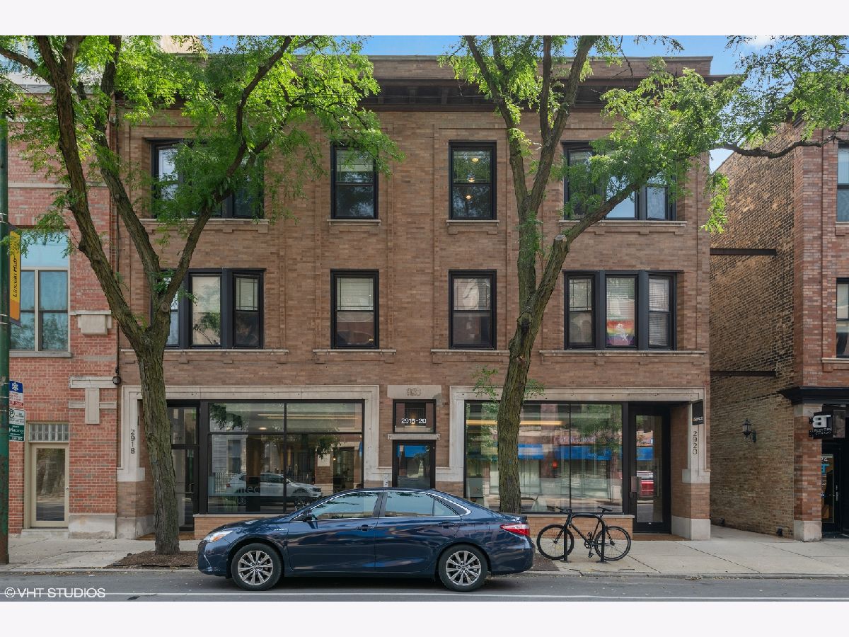Condos & Townhomes Rented Atrium At Lincoln Chicago Illinois, 2918 Lincoln