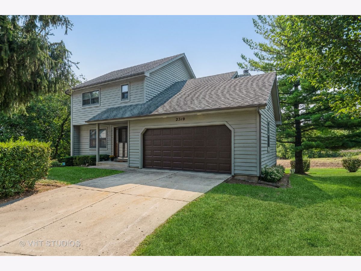 Homes & Townhomes & Condos Sold Highland Springs Elgin Illinois, 2310 Robin
